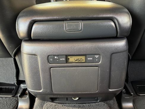 Used 2021 Nissan Armada SV w/ SV Appearance Package RWD image 32