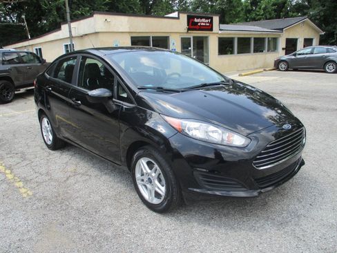 Used 2019 Ford Fiesta SE FWD image 4