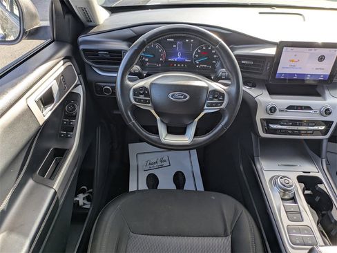 Used 2024 Ford Explorer XLT image 17