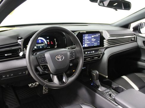 Used 2025 Toyota Camry SE FWD image 7