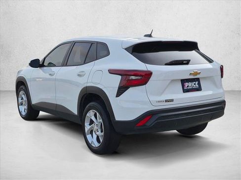 Used 2024 Chevrolet Trax LS w/ LS Convenience Package FWD image 8
