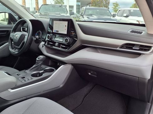 Used 2023 Toyota Highlander LE FWD image 11