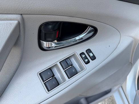 Used 2011 Toyota Camry LE FWD image 9