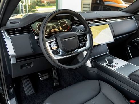 New 2026 Land Rover Range Rover Long Wheelbase SE AWD/4WD image 16