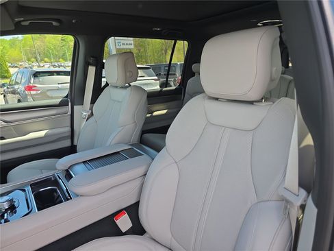 New 2026 Jeep Grand Wagoneer 4WD image 21