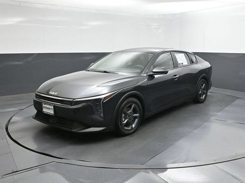 Used 2025 Kia K4 FWD image 1