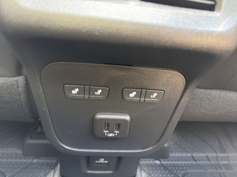 Used 2023 Chevrolet Equinox Premier AWD/4WD image 28