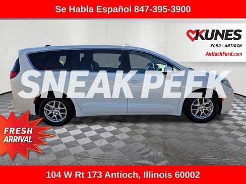 Used 2023 Chrysler Voyager LX FWD image 10