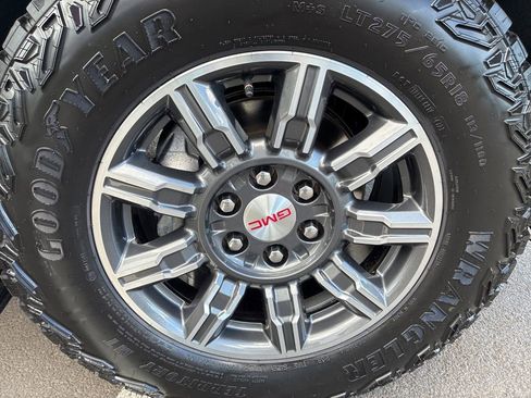 Used 2024 GMC Sierra 1500 AT4 w/ Technology Package AWD/4WD image 16