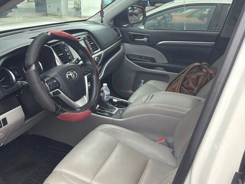 Certified 2019 Toyota Highlander Limited AWD/4WD image 3