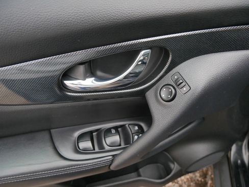 Used 2015 Nissan Rogue SL w/ SL Premium Package image 18