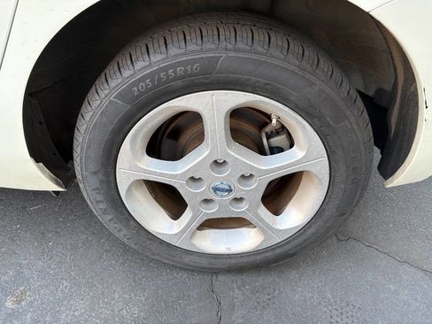 Used 2011 Nissan Leaf SL image 10