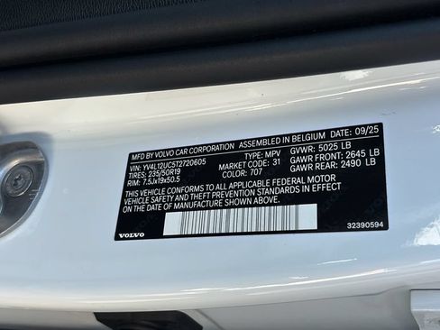 Certified 2026 Volvo XC40 B5 Plus AWD/4WD image 34