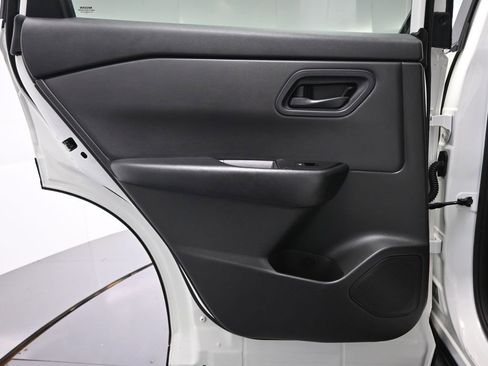 Used 2024 Nissan Rogue S image 21