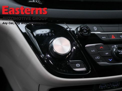 Used 2022 Chrysler Voyager LX image 13