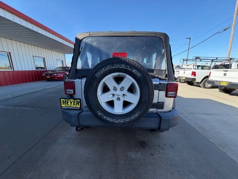 Used 2018 Jeep Wrangler Sport image 7