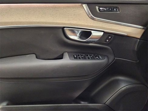 Used 2025 Volvo XC90 B5 Plus image 24