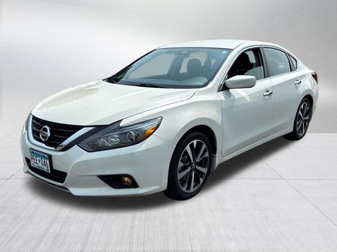 Used 2017 Nissan Altima 2.5 SR FWD image 4