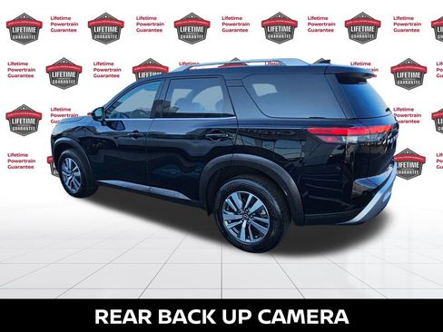 Used 2025 Nissan Pathfinder SL image 4