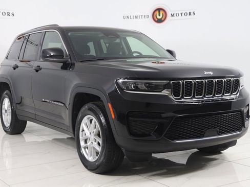 Used 2023 Jeep Grand Cherokee Laredo X image 17