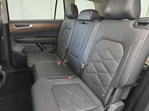 Used 2024 Volkswagen Atlas SE image 14