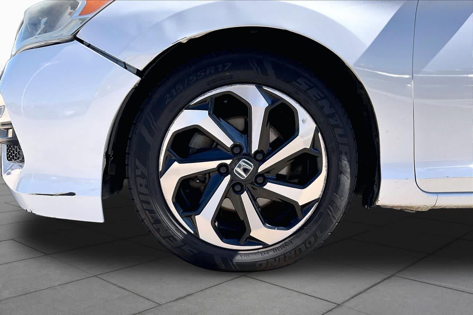 Used 2017 Honda Accord EX image 11