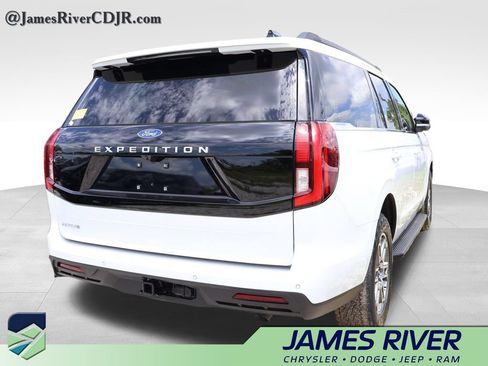 Used 2025 Ford Expedition Active AWD/4WD image 12