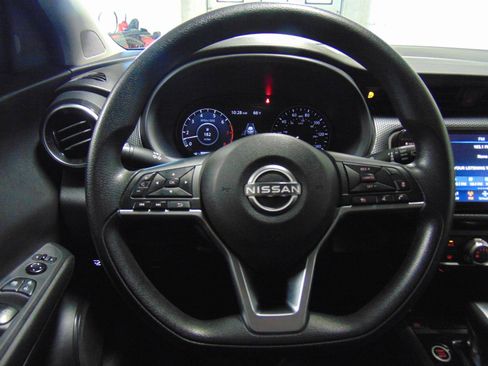 Used 2023 Nissan Kicks SV w/ Interior Electronics Package FWD image 15