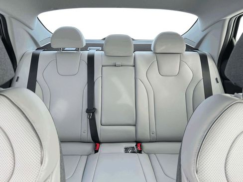 New 2024 Hyundai Elantra Limited image 16