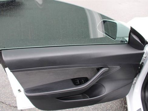 Used 2020 Tesla Model 3 Standard Range Plus image 11