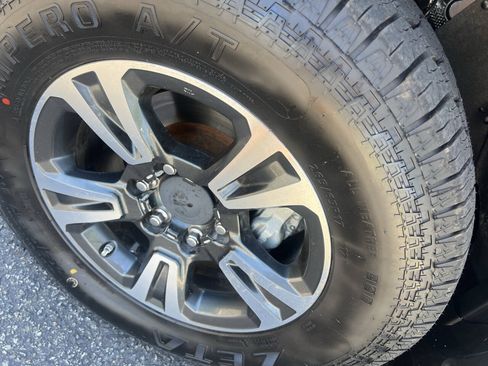 Used 2019 Toyota Tacoma TRD Sport AWD/4WD image 32