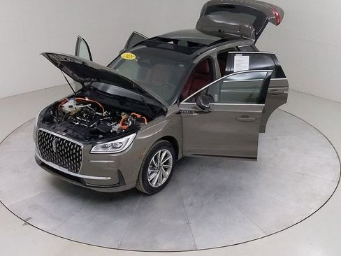 Used 2025 Lincoln Corsair Grand Touring w/ Towing Package image 44