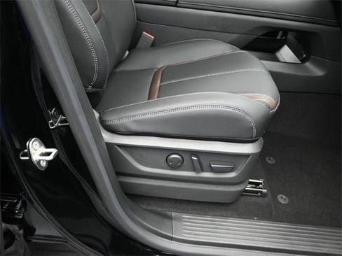 New 2026 Nissan Armada SL w/ Captain's Chari Seat Package image 35