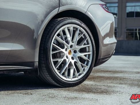 Used 2018 Porsche Panamera 4S image 48