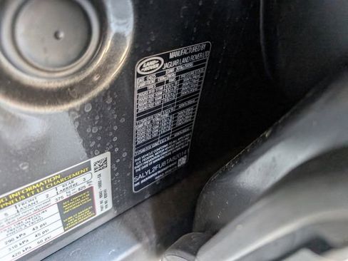 New 2026 Land Rover Range Rover Velar Dynamic SE image 13