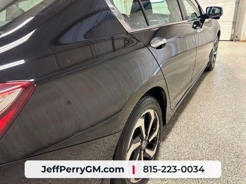 Used 2017 Honda Accord EX-L image 8