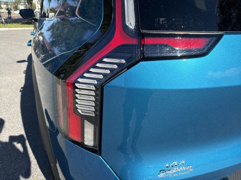 New 2026 Kia EV9 Wind image 7