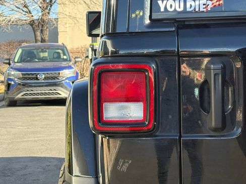 Used 2021 Jeep Wrangler Unlimited Sahara w/ Uconnect 4C Nav & Sound Group image 33