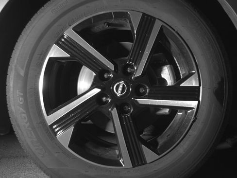 Used 2025 Nissan Sentra SV image 13