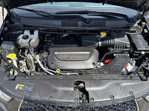 Used 2021 Chrysler Pacifica Touring-L FWD image 13