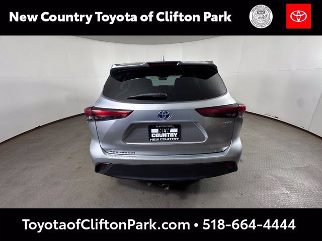 Used 2021 Toyota Highlander XLE AWD/4WD image 6