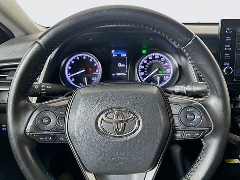 Used 2022 Toyota Camry SE image 12