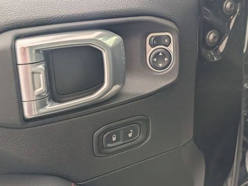 Used 2021 Jeep Gladiator Rubicon AWD/4WD image 11