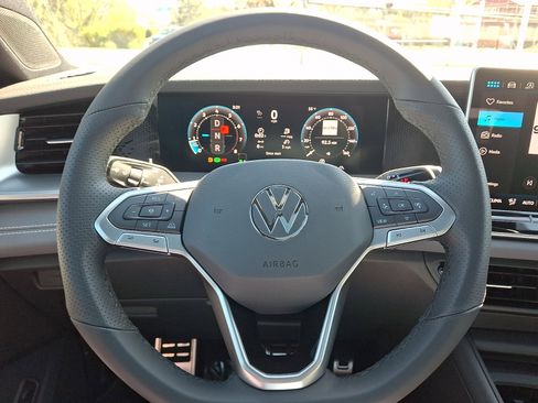 New 2026 Volkswagen Tiguan SE R-Line AWD/4WD image 14