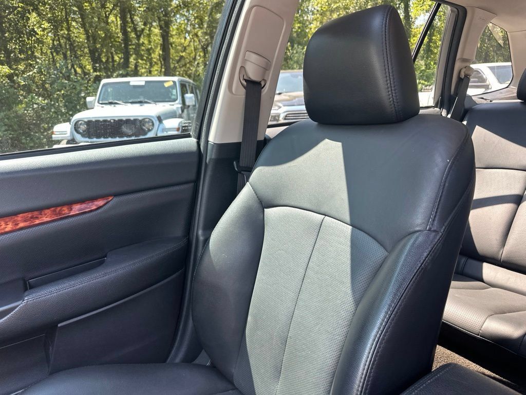 Used 2011 Subaru Outback 2.5i Limited w/ PWR Moonroof Pkg AWD/4WD image 19