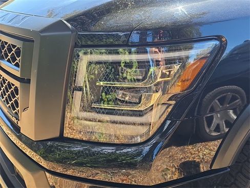 Used 2024 Nissan Titan PRO-4X w/ Pro-4x Convenience Package image 9