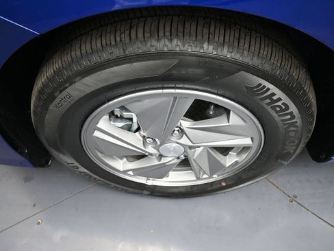 Certified 2025 Hyundai Elantra SE FWD image 14