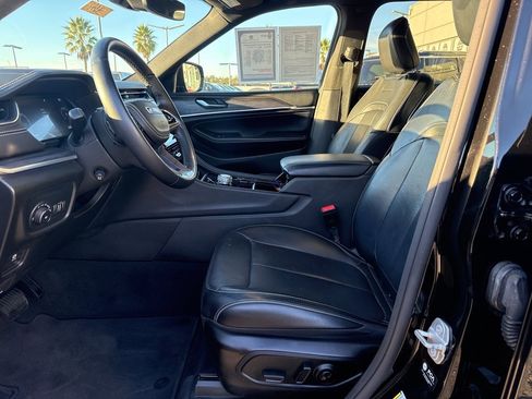 Used 2022 Jeep Grand Cherokee Overland image 16