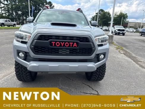 Used 2021 Toyota Tacoma TRD Sport AWD/4WD image 19