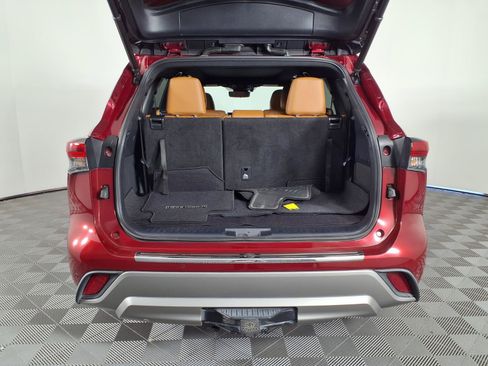 Used 2021 Toyota Highlander Platinum FWD image 8
